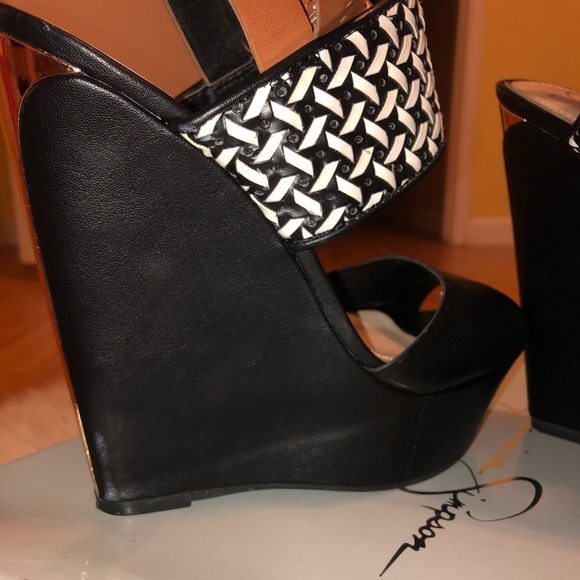 Black & white wedges - Picture 5 of 5